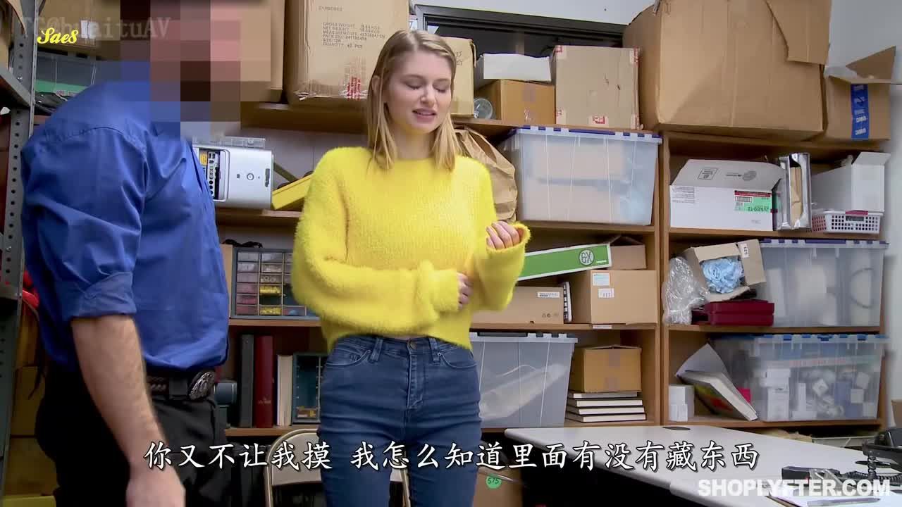 超市盗窃被抓的女孩