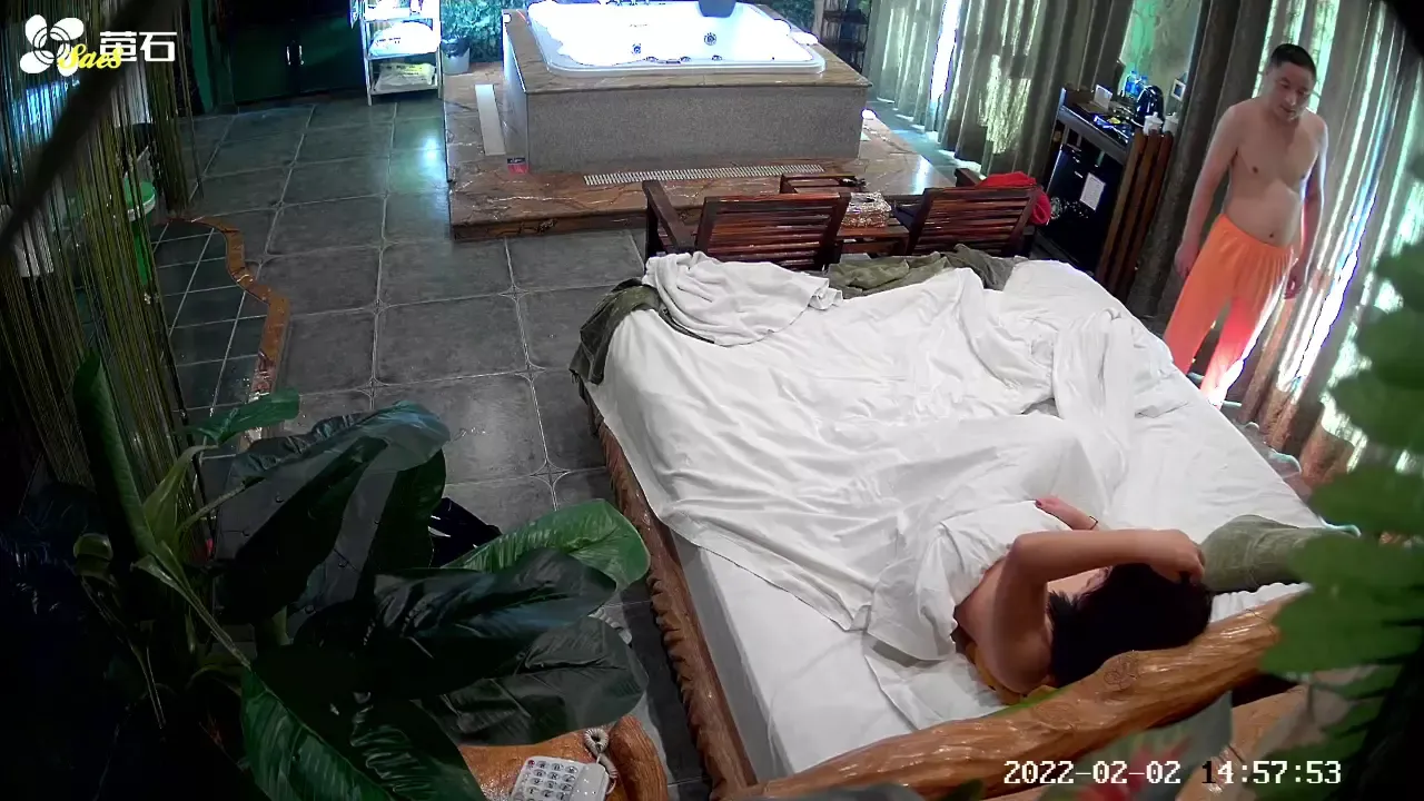 中年领导大白天和丰满少妇下属开房